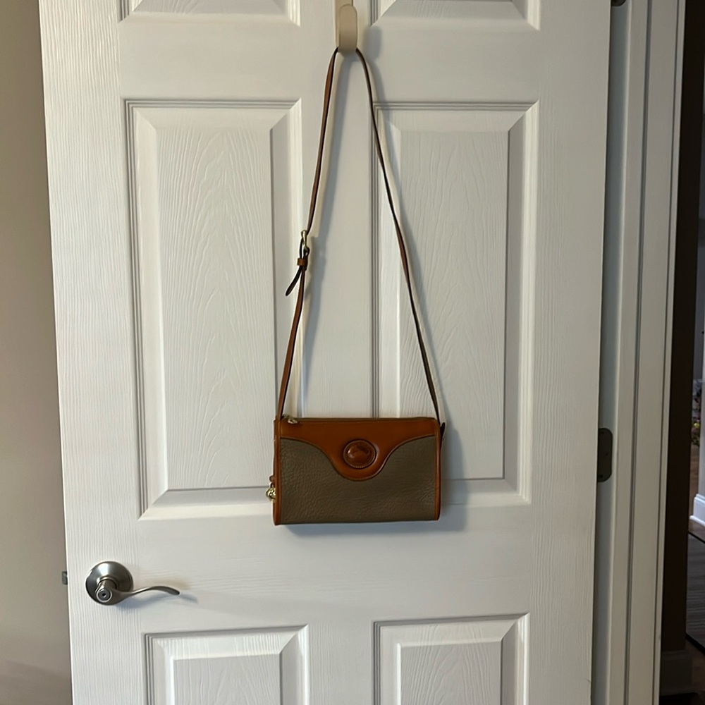 Dooney & Bourke British tan & taupe, pebble grain leather bag. 9.5”x7.5”x3” New